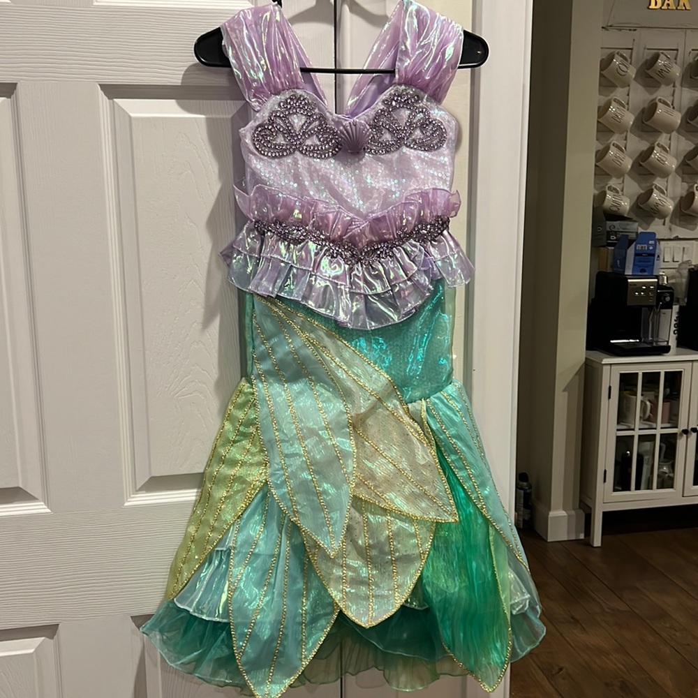 Disney LE Ariel dress sz 6 never worn